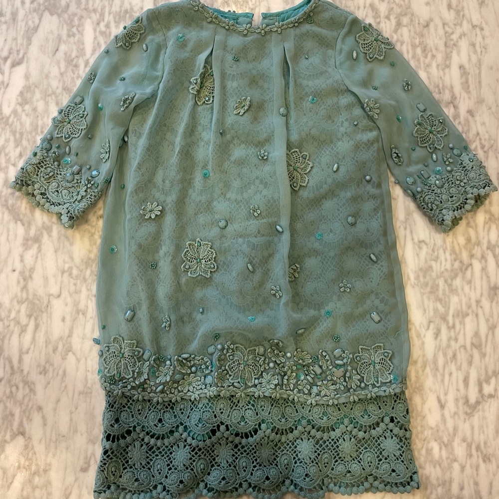 Pet and smoke free home, never worn